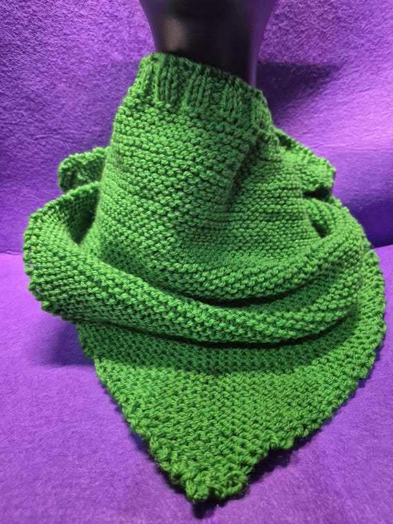 Green Scarf, Triangular, Handknitted, Acrylic yarn, Handmade, Small size