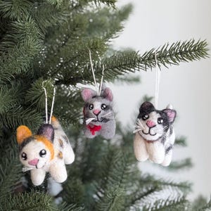 Felt Cat Christmas Ornament, Gift For Cat Lovers, Needle Felted Ornament, Biodegradable Ornament, Kitty Ornaments, Tuxedo Cat, Calico Cat