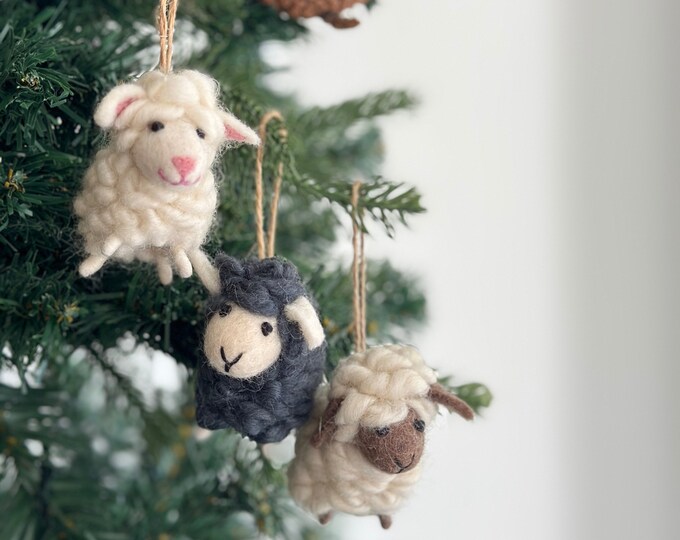 HoneyToys Iniature Garden Herd Of Sheeps