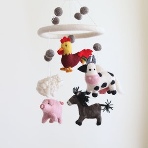 Farm Animal Baby Mobile, Barnyard Mobile, Nursery Decor, Baby Shower's Gift, Felt Cow, Felt Rooster, Felt Sheep, Felt Pig