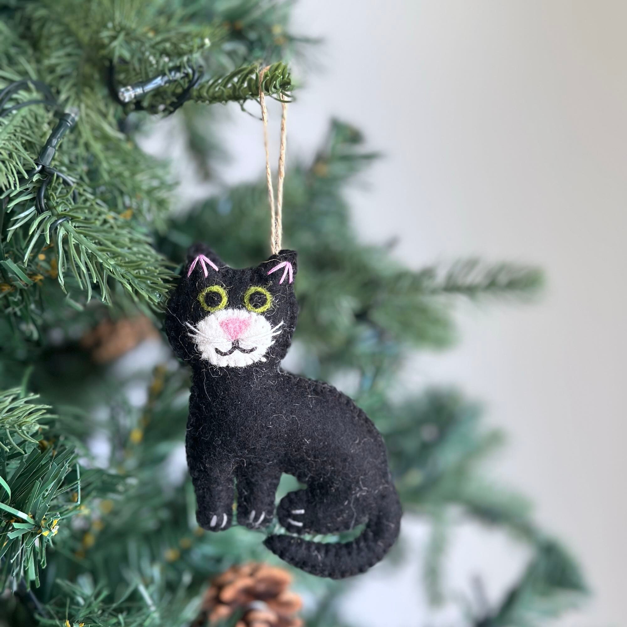 フェルトステッチの猫のクリスマスオーナメント、猫好きの方へのギフト