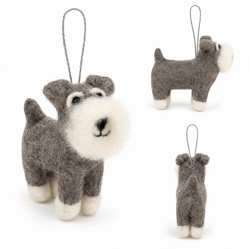 K&ouml;nnte beinhalten: Ein gefilzter Hundeanh&auml;nger mit grauem K&ouml;rper, markanter wei&szlig;er Schnauze, wei&szlig;en Pfoten und einer schwarzen gestickten Nase. Die Figur besitzt eine graue Schnurschlaufe an der Oberseite zum Aufh&auml;ngen und wird aus drei verschiedenen Winkeln gezeigt.