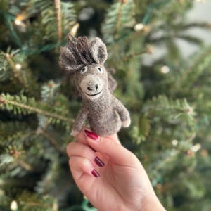 Needle Felted Gray Donkey Finger Puppet - Handcrafted Wool Toy - Nature-Inspired Play - Educational Storytelling - Unique Gift Idea