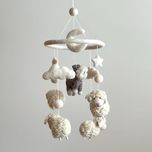 Karuzela dla dzieci sznaucer + owca do wystroju pokoju dziecięcego, wełniany filc do liczenia owiec, prezent na baby shower, karuzela do łóżeczka, prezent do pokoju dziecięcego dla miłośników psów