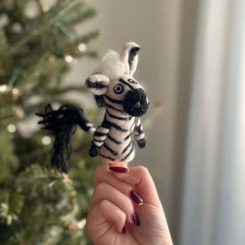 Safari Animal Finger Puppet Set, Mother's Day Gift, African Animal Finger Puppet, Waldorf Toy, Speech Therapy Aid, Pretend Play Zebra