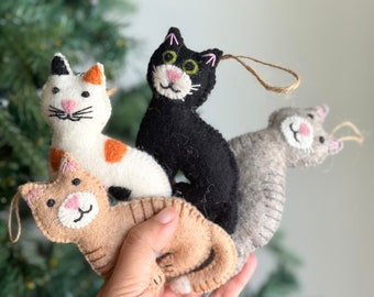 Filz genähte Katze Weihnachtsverzierung, Geschenk für Katzenliebhaber, Nadel gefilzte Ornamente, biologisch abbaubare Ornamente, Kitty Ornamente