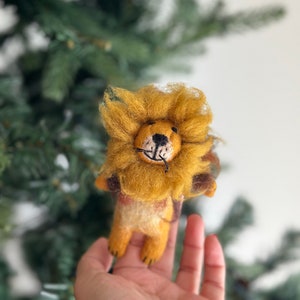 Safari Animal Finger Puppet Set, Mother's Day Gift, African Animal Finger Puppet, Waldorf Toy, Speech Therapy Aid, Pretend Play Lion
