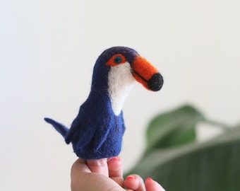 Needle Felted Toucan Finger Puppet - Handcrafted Wool Bird Toy - Nature-Inspired Play - Educational Storytelling - Unique Gift Idea
