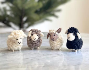 ハンドメイド モンゴル産 羊毛フェルト 羊のぬいぐるみ 約20cm