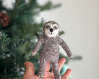 Needle Felted Sloth Finger Puppet - Handcrafted Wool Toy - Nature-Inspired Play - Educational Storytelling - Unique Gift Idea