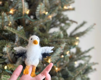 Eagle Felt Finger Puppet, Needle Felted Bird Toy, Nature-Inspired Play, Gifts For Bird Lovers