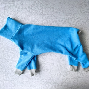 Italienischer Windhund &quot;Iggy&quot; Fleece PJs - Nothin&#39; But Blue Skies oder Wähle einen Fleecestoff aus, der in unserem Shop gelistet ist!