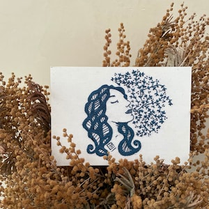 Oddech życia ~ Carte Postale d'une reprodukcja Broderie