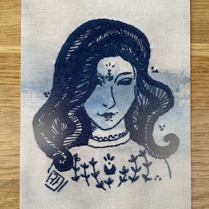 La Pensée ~ Carte Postale d'une reproduction de Broderie