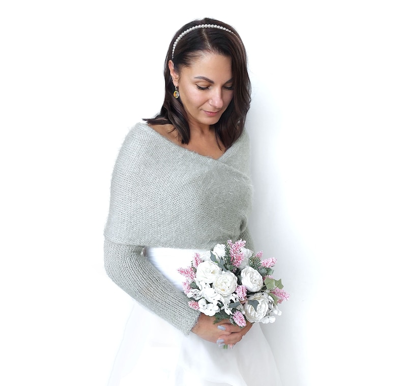 Pull de mariée vert sauge, haussement d'épaules tricoté, veste de mariage convertible, boléro de mariage, tenue vestimentaire, veste de mariée, écharpe tricotée avec bras light gray