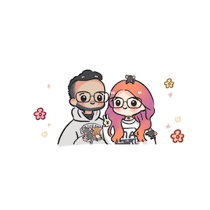 K&ouml;nnte beinhalten: Eine Cartoon-Illustration eines Paares mit rosa und orangefarbenem Haar, das Brillen tr&auml;gt und kleine graue und braune M&auml;use h&auml;lt. Der Mann tr&auml;gt ein graues Hoodie mit dem Wort "NICE" darauf. Die Frau tr&auml;gt ein wei&szlig;es Shirt mit dem Wort "MIA" darauf. Der Hintergrund ist wei&szlig; mit rosa und braunen Blumen.