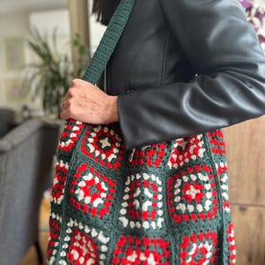 Chic Handgefertigte Gehäkelte Tasche - Bunte Große Tote mit Oma Quadraten, Einzigartige Handgefertigte Große Tote für Jeden Anlass,Handgemachte Tasche für Frauen