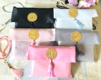 Dywanik modlitewny z tafty Mihrab Ottoman - Duża mata modlitewna / Janamaz z torbą prezentową i Tasbih - Rozmiar: 120 x 70 cm - Wyprodukowano w Turcji