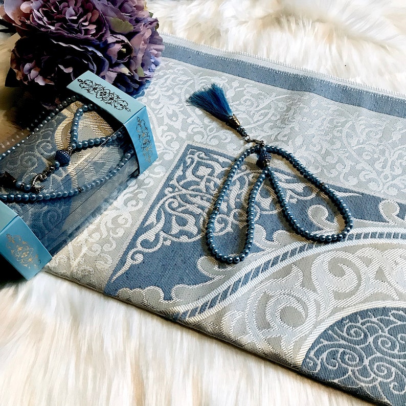 Mihrab Taffeta Gift Boxed Ottoman Prayer Rug with Tasbih Large Prayer Mat / Janamaz Size: 120 x 70 cm Made in Turkey Baby Blue