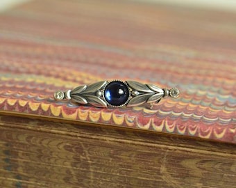 Silver and Sapphire Blue Cabochon Laurel Design Brooch