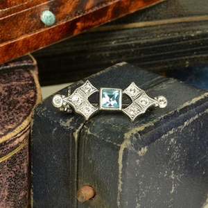 Sparkling Vintage Style Silver Brooch