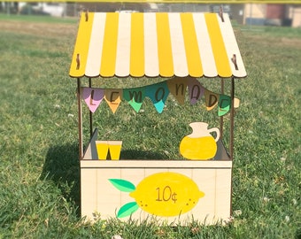 Guinea pig feeder/ Lemonade stand/ Guinea pig Portrait stand photo booth/ Guinea pig playground toy