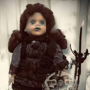Muñeca embrujada Shana de 35 cm, de porcelana, con aspecto de zombi, espíritu embrujado, paranormal, espeluznante, poseída, con una rareza positiva, idea de regalo, espécimen sobrenatural 1110