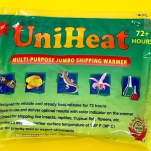 Pode incluir: Aquecedor de envio jumbo multiusos UniHeat verde e amarelo com dura&ccedil;&atilde;o de calor superior a 72 horas. O aquecedor &eacute; projetado para libera&ccedil;&atilde;o de calor confi&aacute;vel e constante por 72 horas. &Eacute; f&aacute;cil de usar e oferece resultados &oacute;timos com um indicador de cor no aquecedor. &Eacute; excelente para enviar insetos vivos, r&eacute;pteis, peixes tropicais, flores, etc. Fornece uma temperatura m&eacute;dia da superf&iacute;cie do aquecedor de 110&deg; F (38&deg; C).