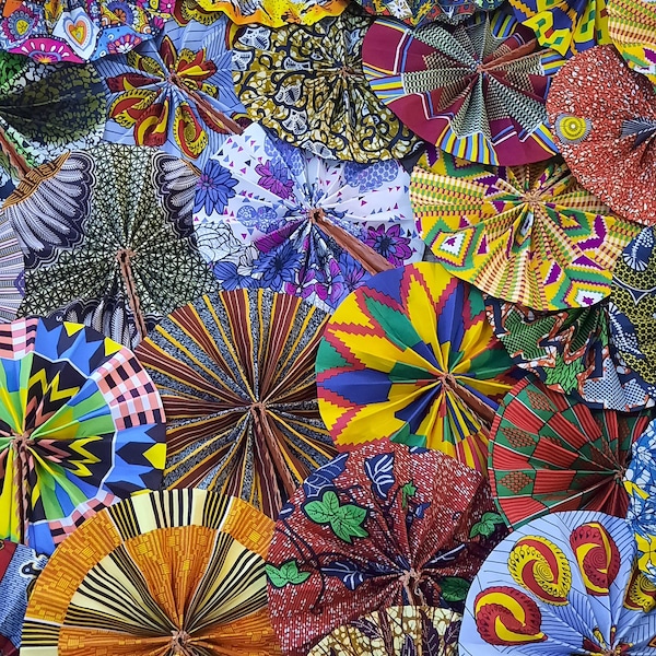 Große 30 Stück Afrikanische faltbare Handfächer - Made in Ghana