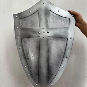 Bouclier de templier médiéval fait main en bois - Bouclier de croix argenté chauffant 61 cm