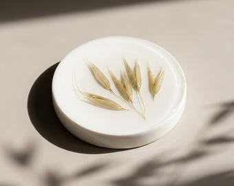 Handgefertigter Schubladenknauf aus Resin mit Messing-Detail