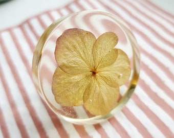 Floral knobs with green hydrangea petals, Unique furniture handles for dresser, Drawer pulls with dry flowers