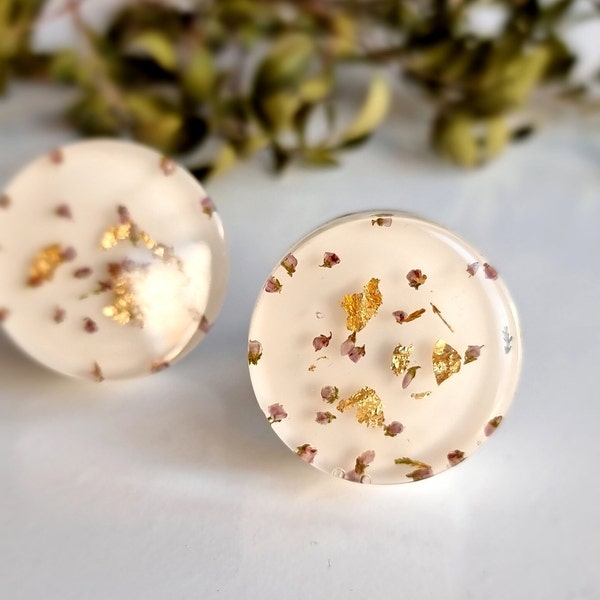 Elegant knobs with heather flowers, Handmade boho drawer pulls with gold flakes, Romantic new home furniture handles