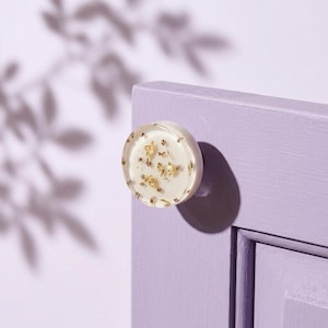 Heather Flower Resin-knopp: Guldfärgad botanisk lådhandtag - Skandinavisk stil