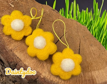 Felted Spring Daisy Hanging Tree Decoration