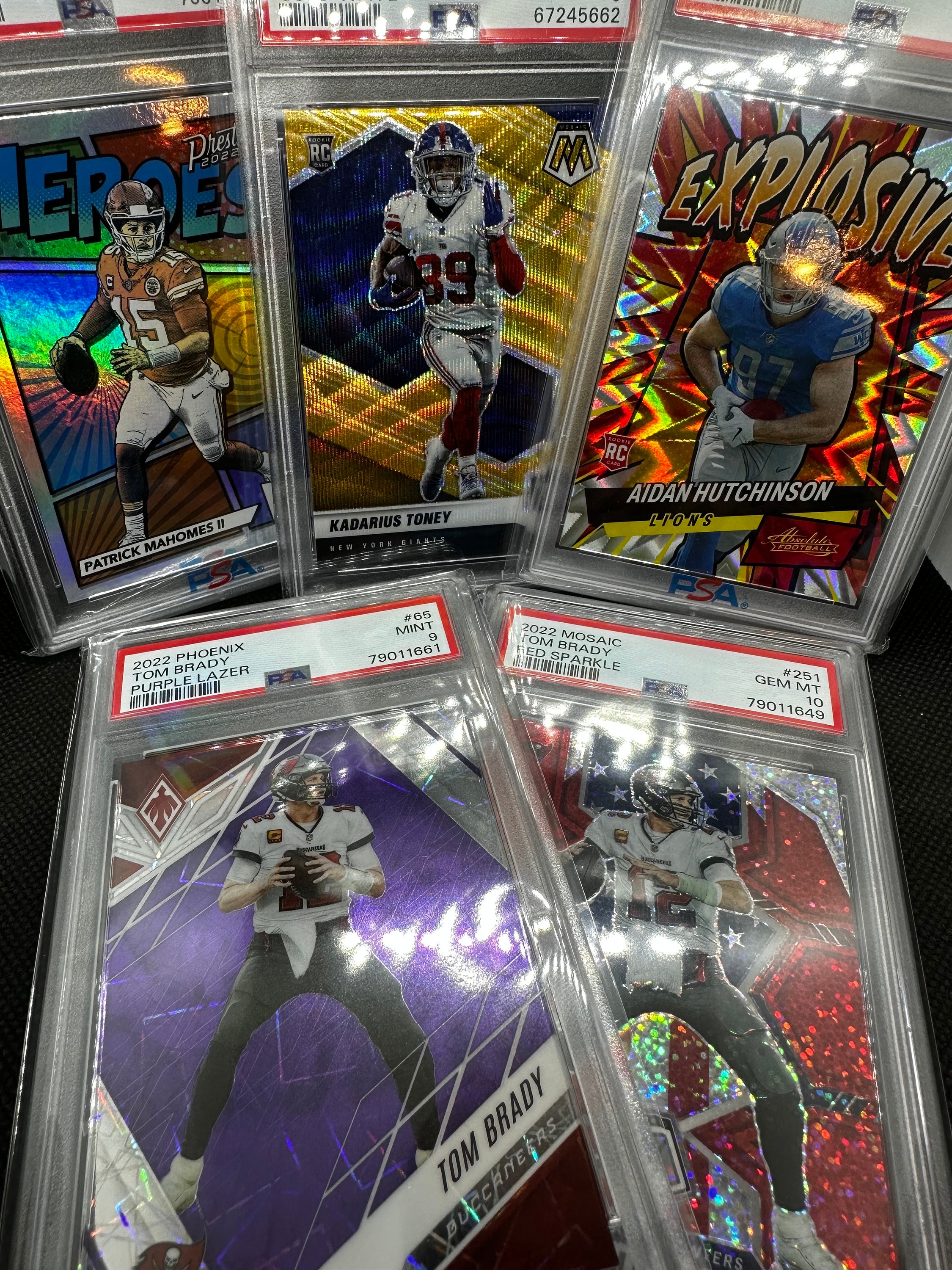 THE HOBBY Box Football 8 Packs, 1 Graded Card, 4 Hits 1 Autograph & 1