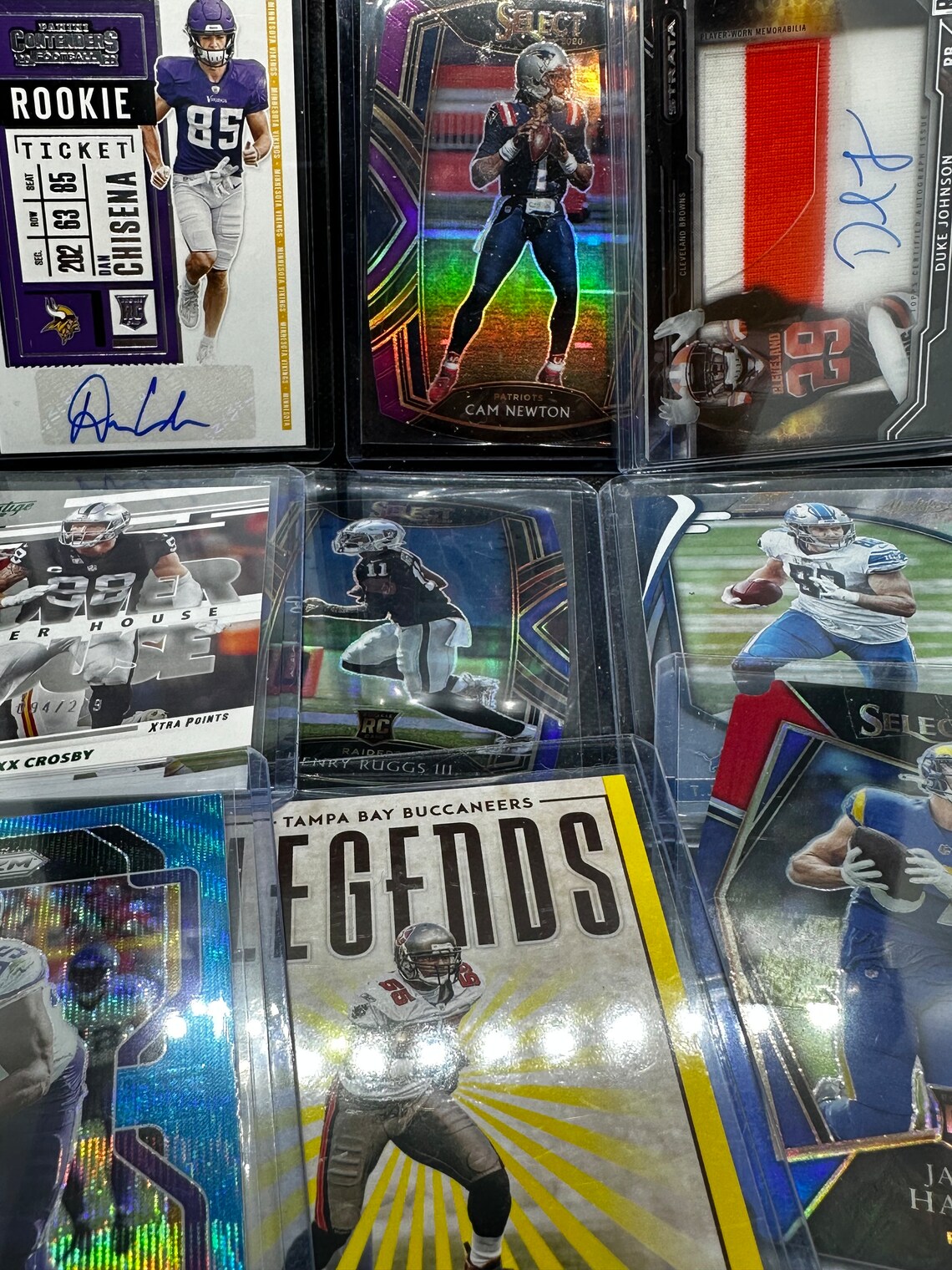 THE HOBBY Box Football 8 Packs, 1 Graded Card, 4 Hits 1 Autograph & 1