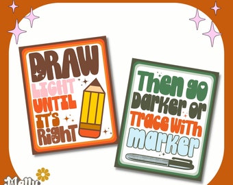 Könnte beinhalten: Zwei farbenfrohe Poster mit Retro-Text und Illustrationen. Das erste Poster sagt "Zeichne leicht, bis es richtig ist" mit einer Bleistift-Illustration. Das zweite Poster sagt "Dann dunkler werden oder mit einem Marker nachzeichnen" mit einer Marker-Illustration.