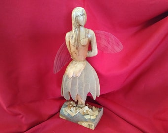 Sculpture de fée en bois