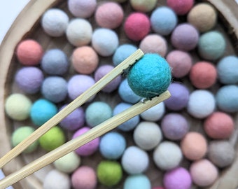 Pompones de fieltro pastel / Juego de bandeja para manualidades / Piezas sueltas naturales / Pinzas de madera