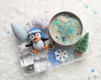 Mini kit de plastilina sensorial perfumada navideña para viajes / Plastilina de viaje para llevar / Ideal para rellenar la caja de Nochebuena / Plastilina de pingüino con forma de copo de nieve