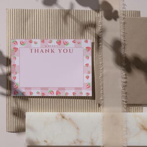 Een zoete roze bes bedankkaart babyshower bedankje aardbei thema verjaardag bedankkaart roze aardbei kaart