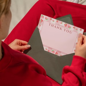 Een zoete roze bes bedankkaart babyshower bedankje aardbei thema verjaardag bedankkaart roze aardbei kaart
