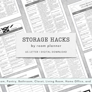 Op de afbeelding: Een printbare gids met opbergtips voor verschillende kamers in huis. De gids bevat een lijst met veelvoorkomende problemen en oplossingen voor elke kamer, zoals slaapkamer, voorraadkast, badkamer, kast, woonkamer, thuiskantoor en meer. De gids is in zwart-wit en heeft een eenvoudig ontwerp.