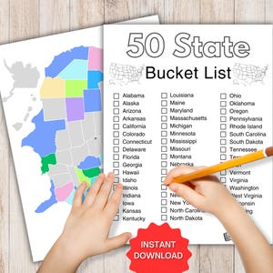 Pode incluir: Uma lista de desejos de 50 estados para imprimir com um mapa dos Estados Unidos. O mapa é codificado por cores de acordo com a região. A lista inclui os 50 estados com caixas de seleção ao lado de cada estado.