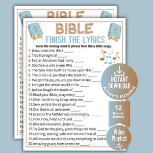 以下が含まれることがあります： 20個の歌詞穴埋め問題が記載されたBible finish the lyricsゲームシート。青い聖書のアイコンと音符が描かれています。円形のオーバーレイには、インスタントダウンロード、回答付き、12個のボーナスゲーム、ビデオプレイリストが含まれていることが示されています。