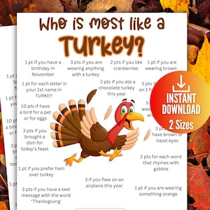 以下が含まれることがあります： Who is most like a Turkey?というタイトルの白いゲームシート。七面鳥のイラストと感謝祭に向けたポイントベースの質問が記載されています。右側のオレンジ色の円形バッジには、ダウンロードアイコンとINSTANT DOWNLOAD 2 Sizesというテキストが表示されています。