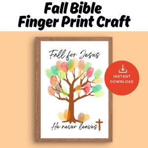 Könnte beinhalten: Gerahmter Druck mit einem braunen Holzrahmen. Der Druck zeigt einen Baum aus bunten Fingerabdrücken mit den Worten "Fall for Jesus" und "He never leaves" in schwarzer Schrift. Ein roter Kreis mit "Sofort-Download" befindet sich rechts.