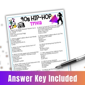 K&ouml;nnte beinhalten: Ein Quizspiel-Blatt &uuml;ber Hip-Hop der 90er Jahre mit Multiple-Choice-Fragen. Das Blatt enth&auml;lt Fragen zu Rap-Gruppen, Alben und K&uuml;nstlern. Ein Stift liegt auf dem Blatt. Die Worte "Answer Key Included" stehen unten.