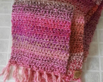 Pink scarf - chunky - handmade - crocheted - fringe - marbled yarn - winter - warm - cosy